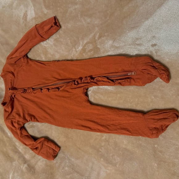 GUISBY Footies Ruffle Sleepers 0-3 - Picture 7 of 9